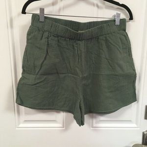 NWT Universal Thread High Rise Pull On Shorts - Green - Medium